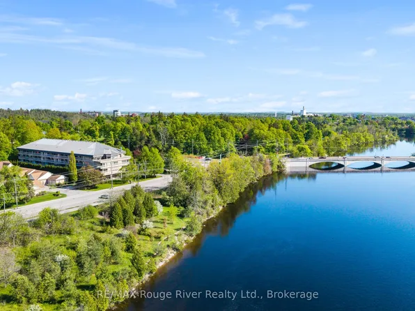 40 Auburn St #304, Peterborough, ON K9H 2G2