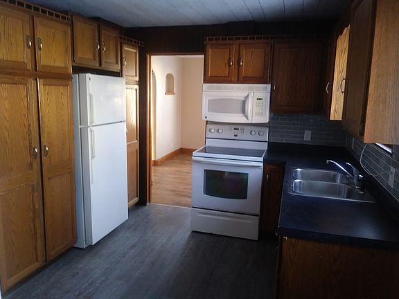 3rd image of 117 E Oak St
