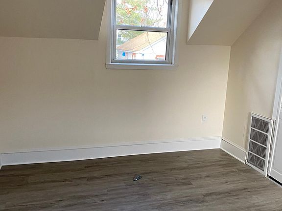 3rd image of 260 Lake Ave