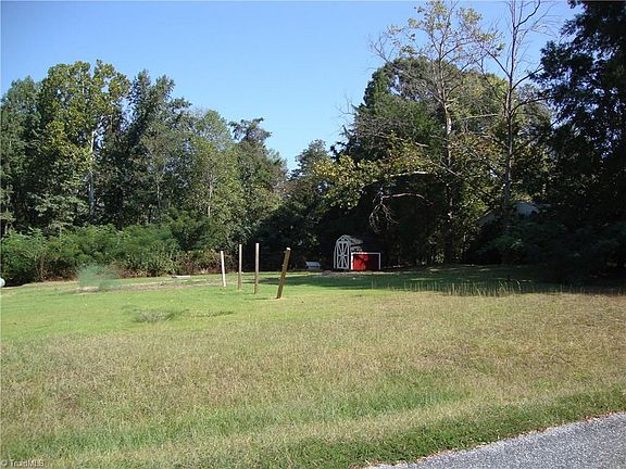 3rd image of 5139 Hillwood Dr