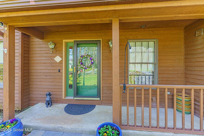 5th image of 4 Berkshire Dr W