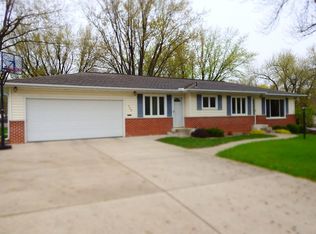 388 6th St SE, Sioux Center, IA 51250