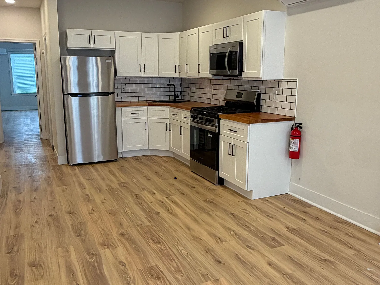 1 bed, 1.0 bath, 900 sqft, $1,600 — Photo 2