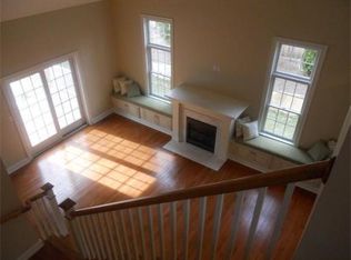102 Fairhaven Rd APT 3, Mattapoisett, MA 02739