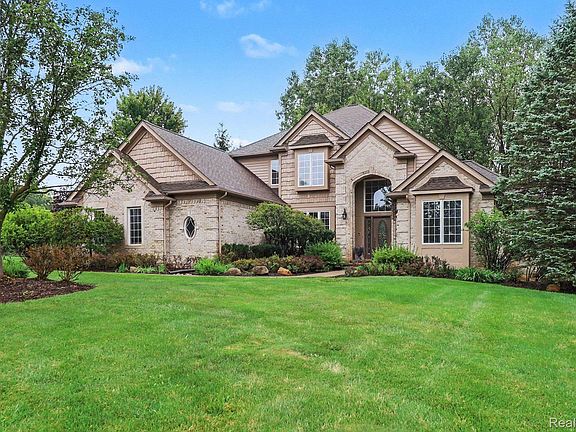 2nd image of 4875 Green Meadow Ln