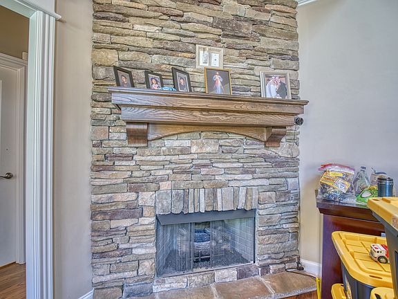 5th image of 3739 Berryhill Dr
