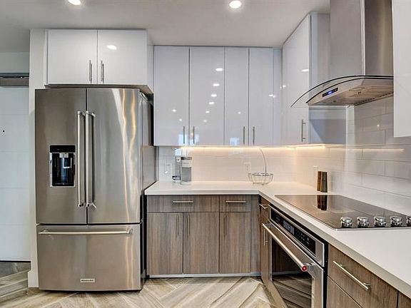 3rd image of 236 SE 5th Ave #302