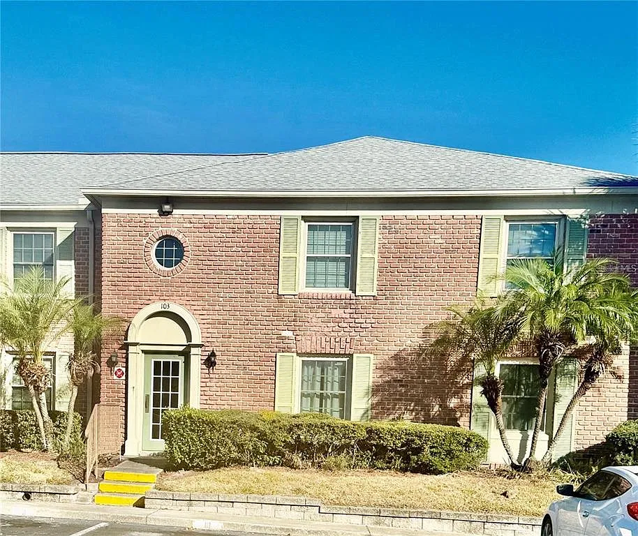 2 bed, 1.0 bath, 891 sqft, $1,600 — Photo 1