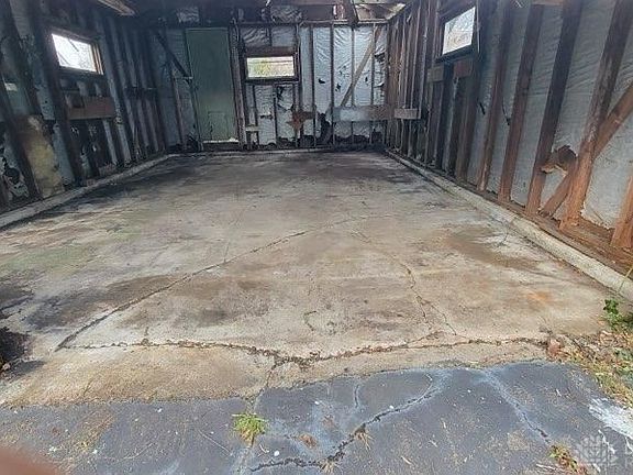 3rd image of 4023 Larkspur Dr