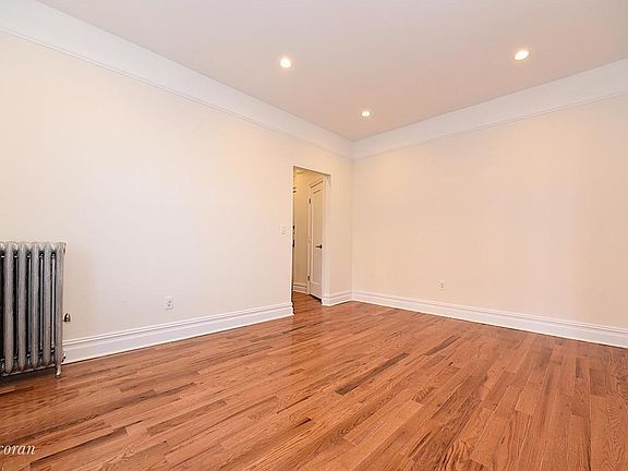 3rd image of 2206 38th St APT 2I