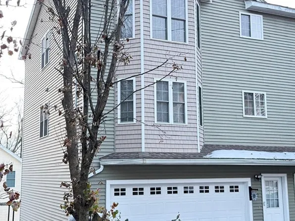 47 Gibbs St, Worcester, MA 01607