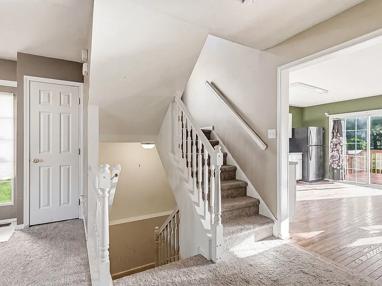 327 Allens Ln — Photo 9