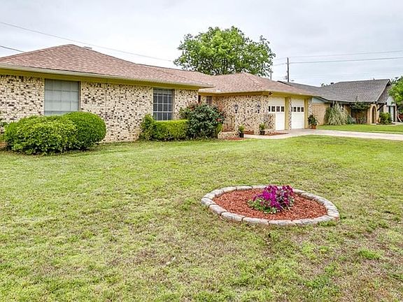 4th image of 2802 Fox Hill Dr