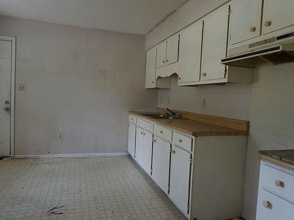5th image of 606 Davis Rd