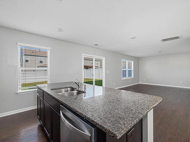 1124 Tay Sta — Photo 16