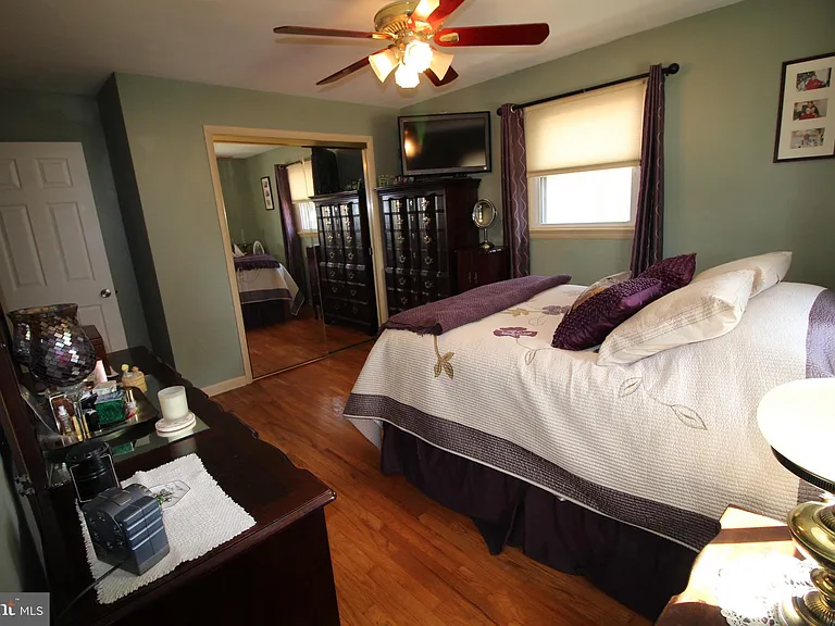 112 N Harvard Rd — Photo 13