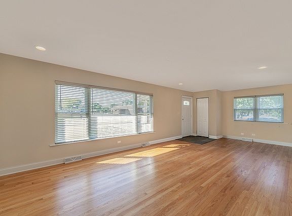 2nd image of 855 S Elmwood Ave