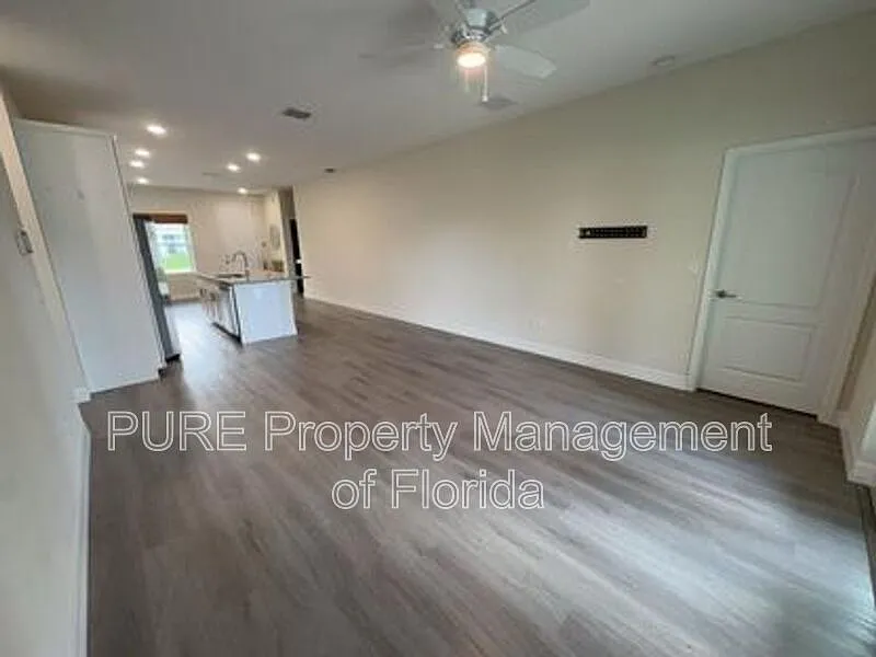 4 bed, 2.0 bath, $1,999 — Photo 4