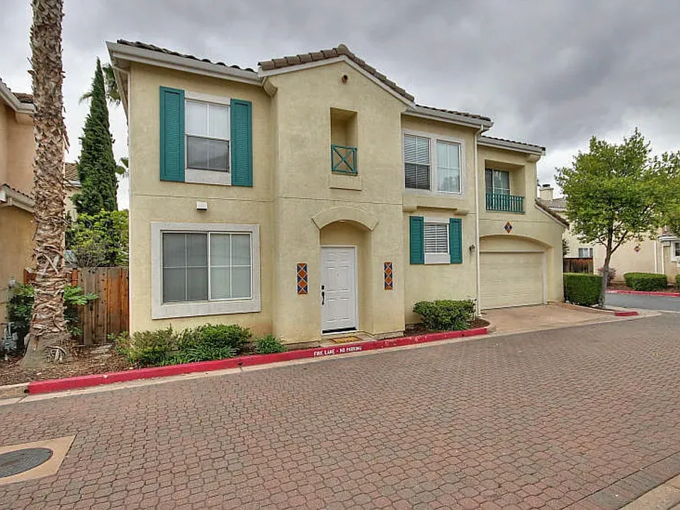 819 Royal Palm Ct