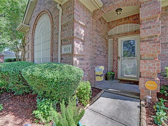 2nd image of 1024 Shady Hill Ln