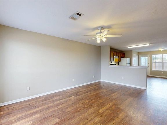 2nd image of 1507 Hollowhill Dr APT A