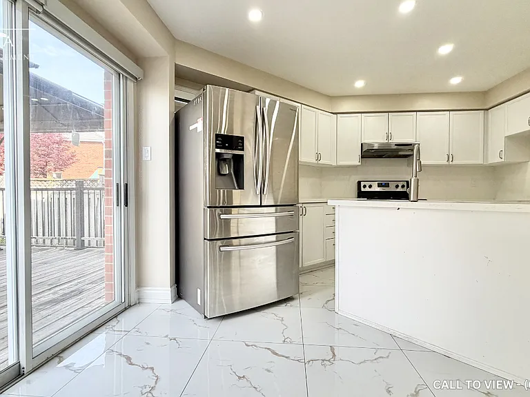 190 Moffatt Ave — Photo 2