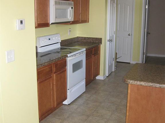 2nd image of 103 Macaw Ln