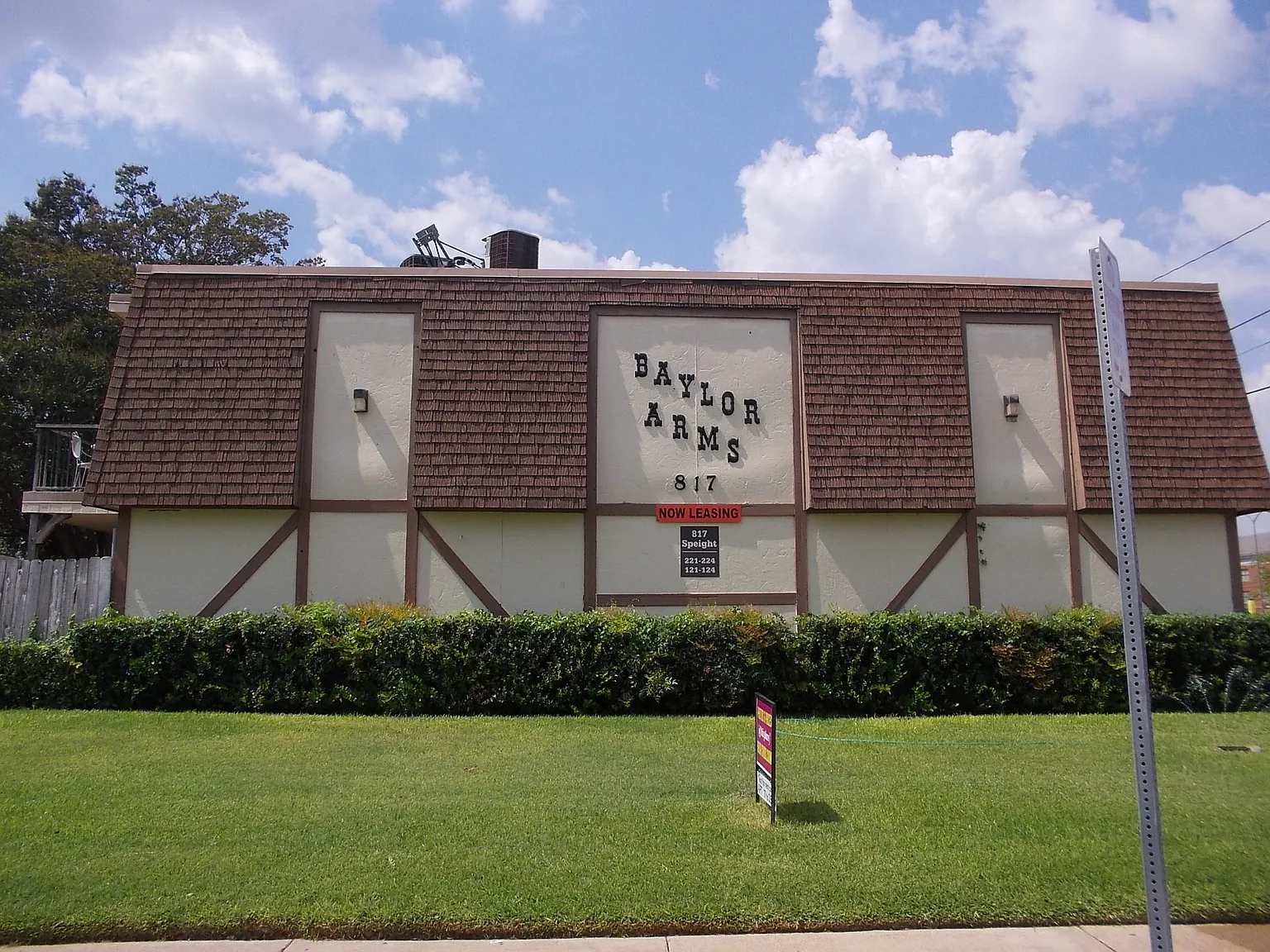 Baylor Arms — Photo 2