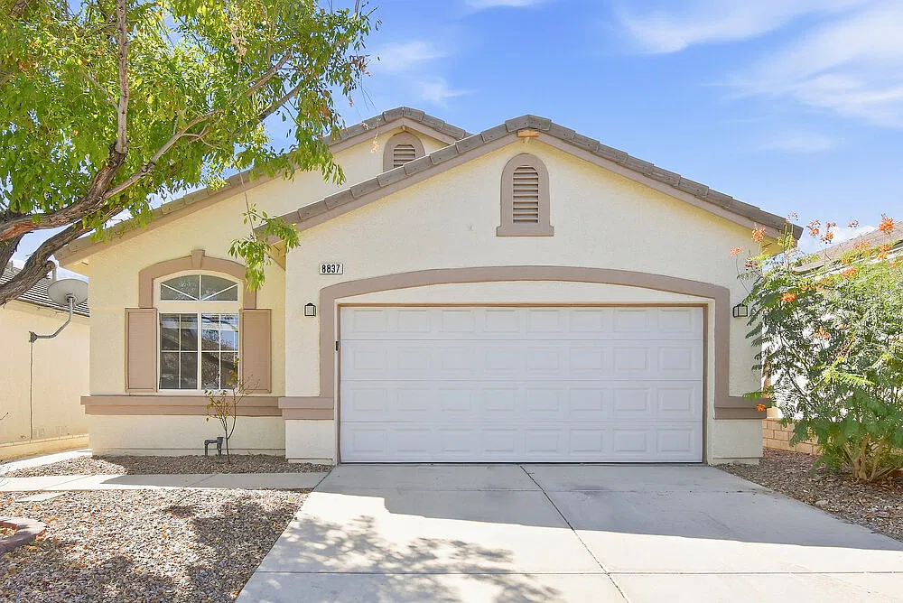 3 bed, 2.0 bath, 1305 sqft, $2,040 — Photo 1