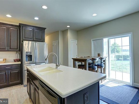 4th image of 33 Grandview Ct