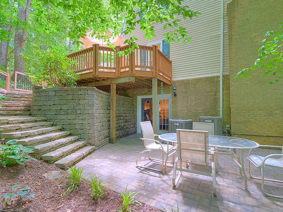 3rd image of 105 Hidden Valley Dr