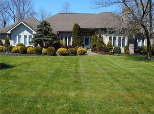 5 Stefenage Ct, Pittsford, NY 14534