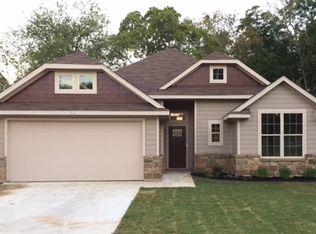 411 E Main St, Pilot Point, TX 76258