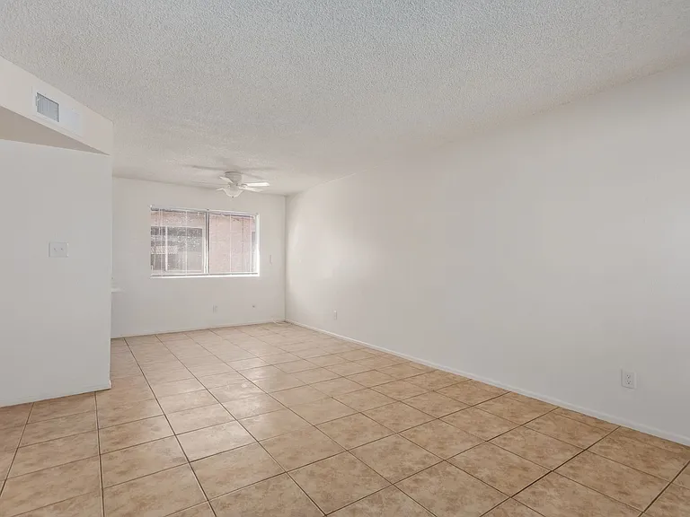 615 N Arrowhead Dr — Photo 7