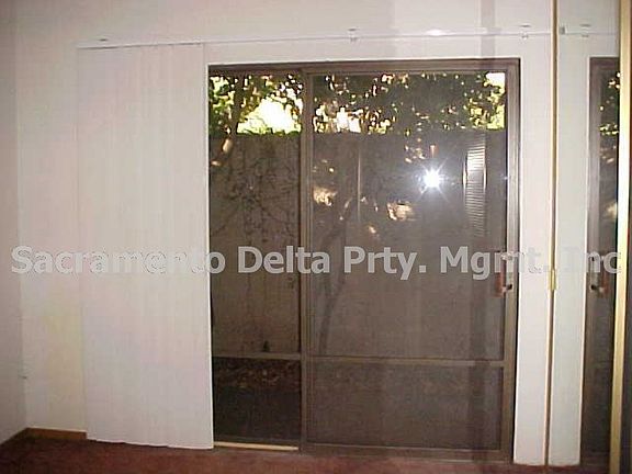 5th image of 2229 Woodside Ln Unit 1