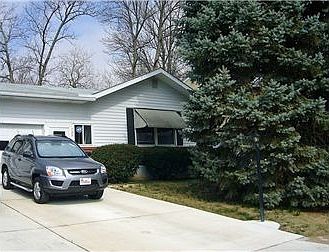 1st image of 723 W Birchtree Ln