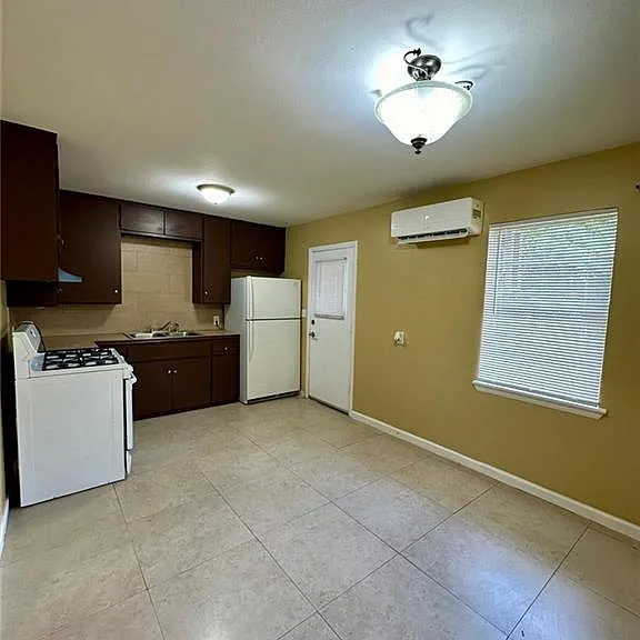 823 S 17th Ave — Photo 14