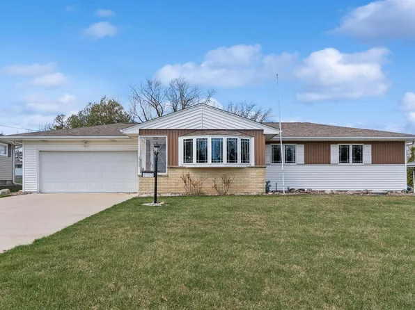 2702 Highview Ave, Waterloo, IA 50702