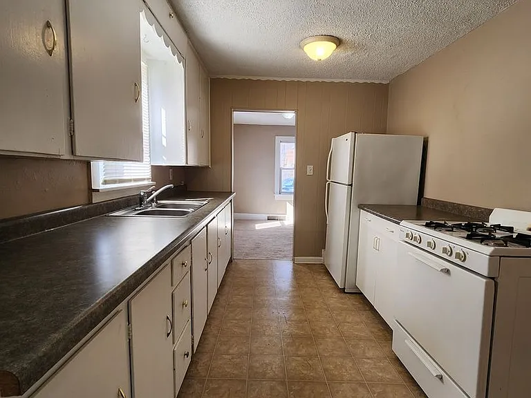 1308 Emma Ave — Photo 5