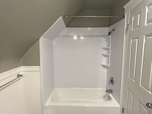 5th image of 839-841 Brewster St #3
