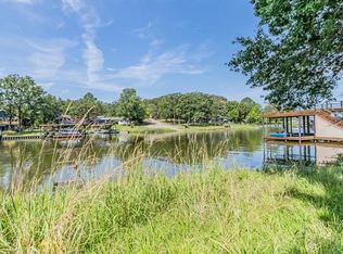 188 Oak Hills Dr, Mabank, TX 75156