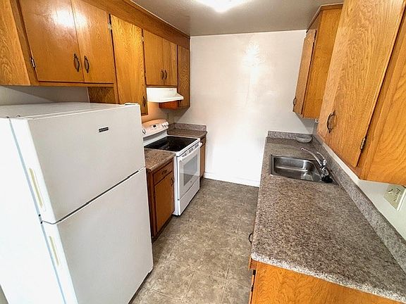 5th image of 58 Oakes Blvd Unit A