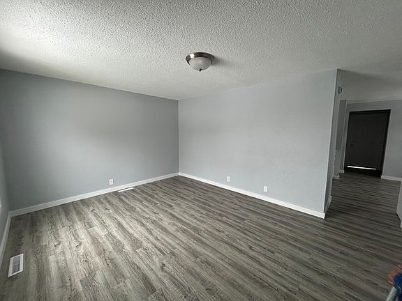 5th image of 410 W Lyon Ave #410