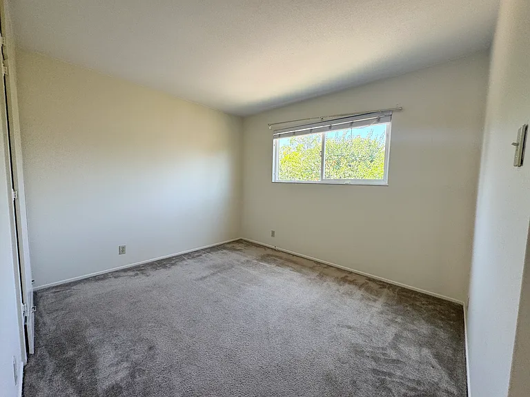 1915 Camargo Dr — Photo 12