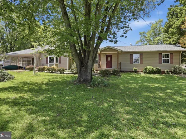 1939 Brucetown Rd, Kearneysville, WV 25430