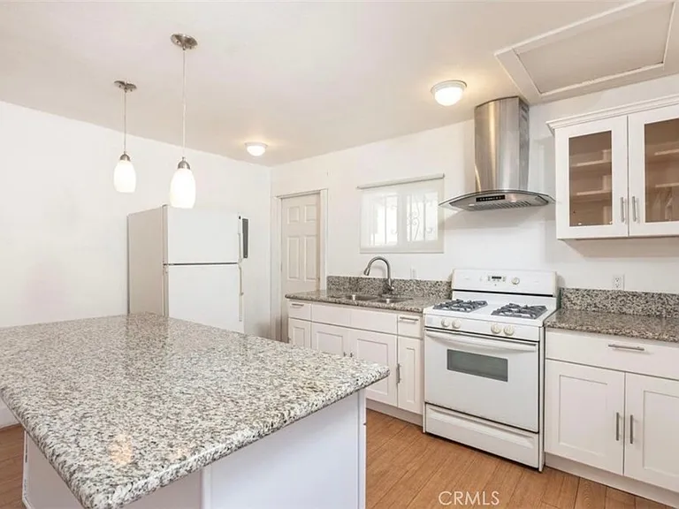 1349 N Citrus Ave — Photo 8