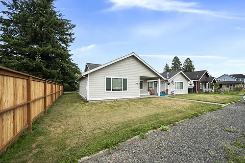 208 Noble St #1 Photo 1