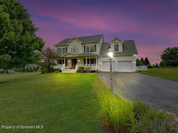 29 Landmark Dr, Jefferson Twp, PA 18436