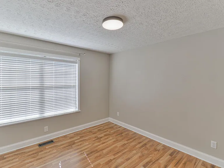 1236 Hunters Point Ln — Photo 19