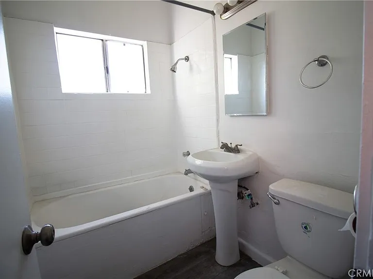 1316 S Mariposa Ave #210 — Photo 3